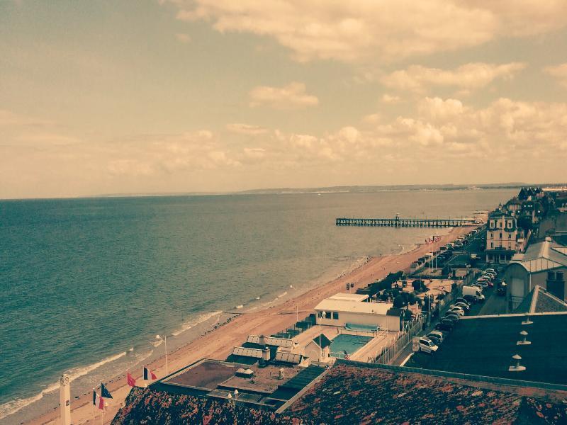 Hotel Des Thermes Et Du Casino Luc-sur-Mer Ngoại thất bức ảnh
